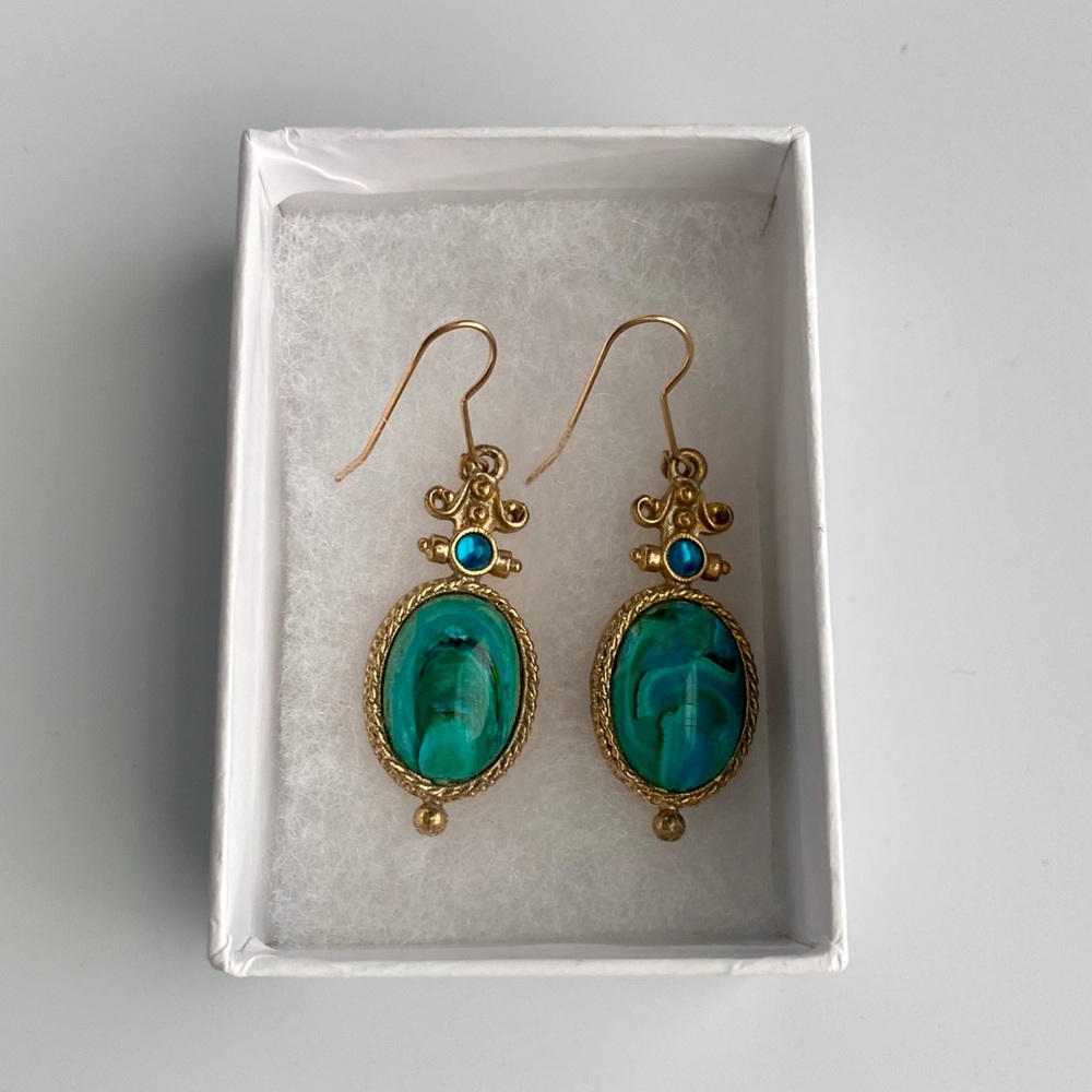 Pretty dangle Earrings - Picture 3 of 3